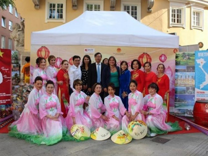 Lễ hội - Đức: Dấu ấn Việt Nam tại Lễ hội đa văn hóa thành phố Augsburg