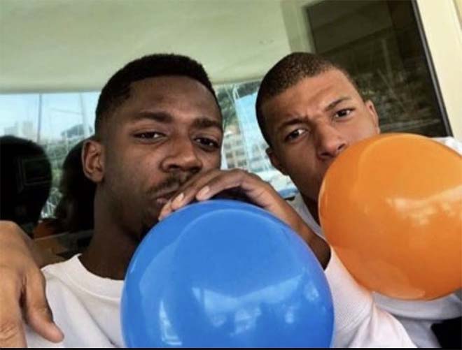 Nhiều SAO PSG & ĐT Pháp bị tố nghiện ngập: Mbappe, Martial dùng bóng cười - 2