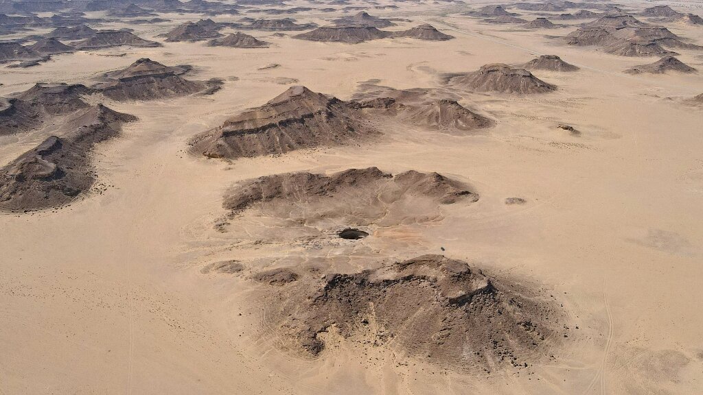 'Giếng địa ngục' được coi là nơi giam quỷ dữ ở Yemen - 1