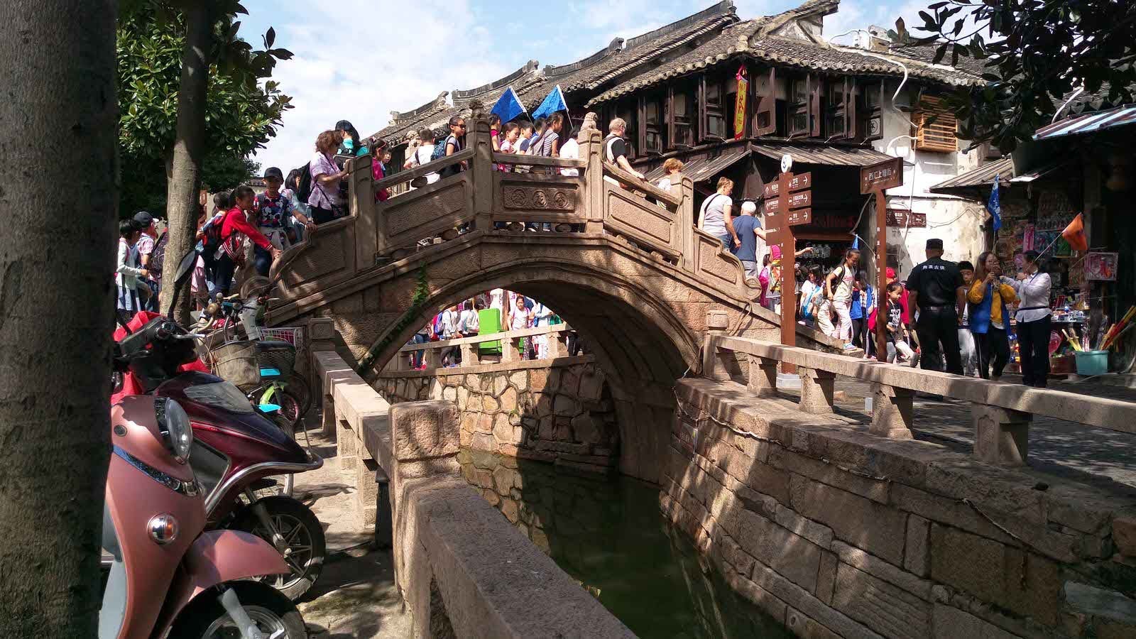 Những thị trấn “sông chảy trong lòng” hết sức lãng mạn ở Trung Quốc - 5