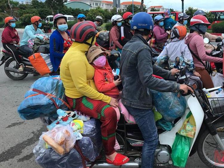 Gian truân và tình người trong hành trình về quê