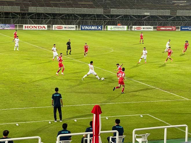 Kết quả bóng đá U23 Việt Nam - U23 Tajikistan: Rượt đuổi cuối trận, thẻ đỏ ngỡ ngàng - 1