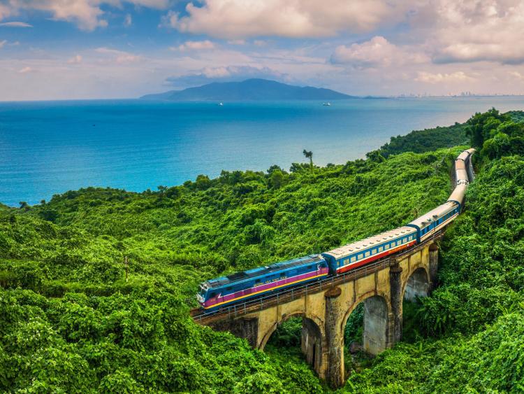 Hành trình Bắc - Nam và 5 chuyến tàu lửa thú vị nhất thế giới