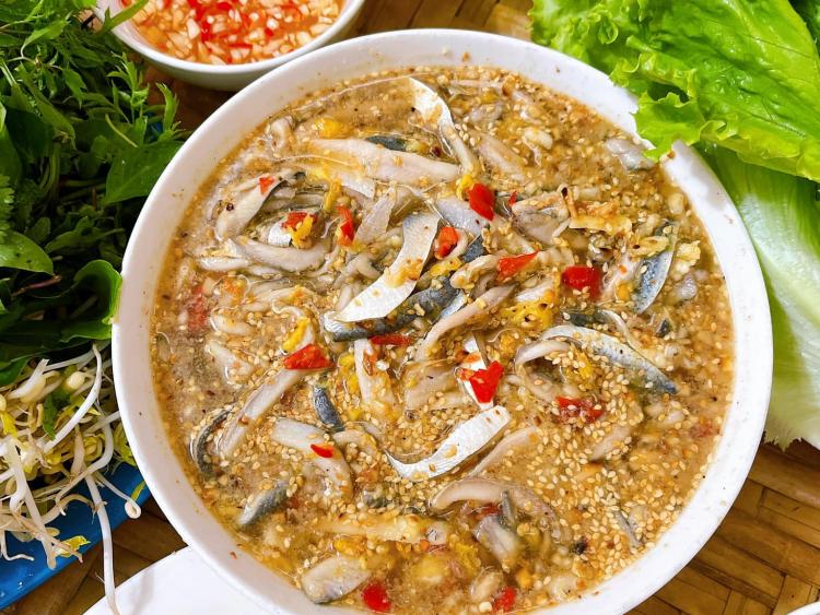 Đặc sản cá trích “ăn tươi nuốt sống“ nổi tiếng ở Đà Nẵng