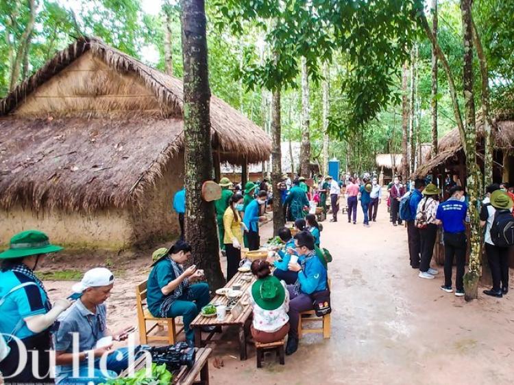 Bộ trưởng Nguyễn Văn Hùng: Du lịch tập trung vào các “vùng xanh“