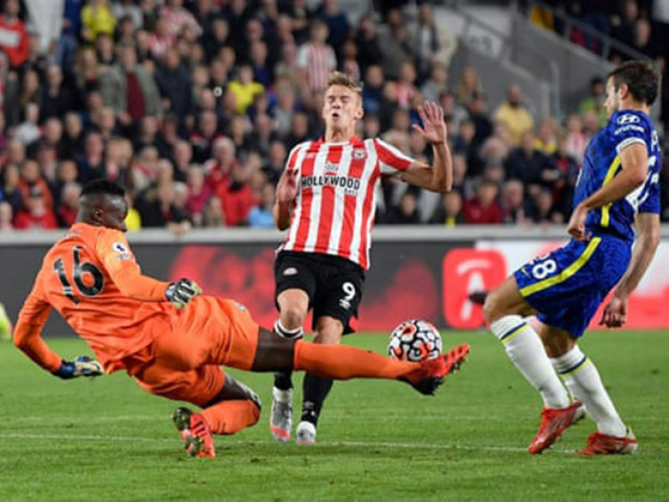 Chelsea giữ ngôi đầu vất vả nhờ "người nhện" cứu thua không tưởng