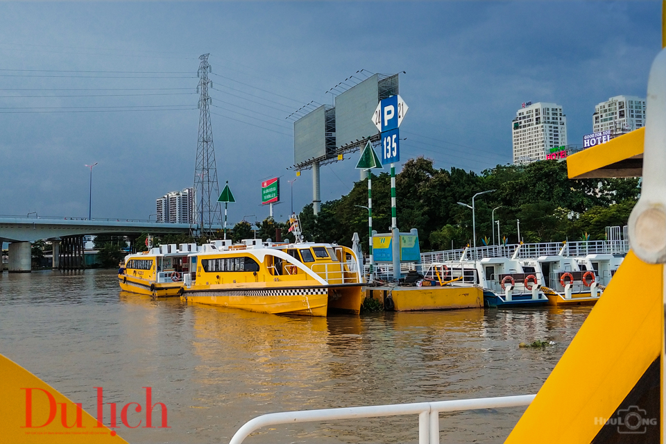 Du ngoạn waterbus, ngắm hoàng hôn "ướp mật" trên sông Sài Gòn - 11