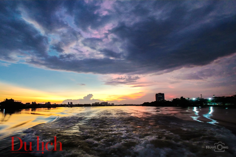Du ngoạn waterbus, ngắm hoàng hôn "ướp mật" trên sông Sài Gòn - 15