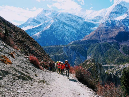 Du khảo - Cô gái Việt trekking 14 ngày lên đỉnh núi tuyết cao 5.416m ở Himalaya