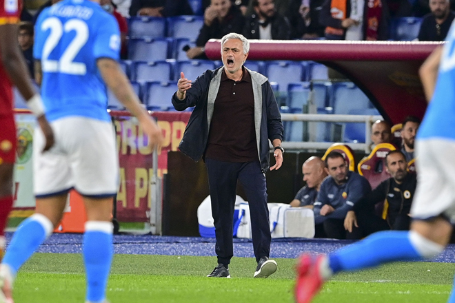 Kết quả bóng đá AS Roma - Napoli: Mourinho lĩnh thẻ đỏ, chấm dứt mạch thua - 2