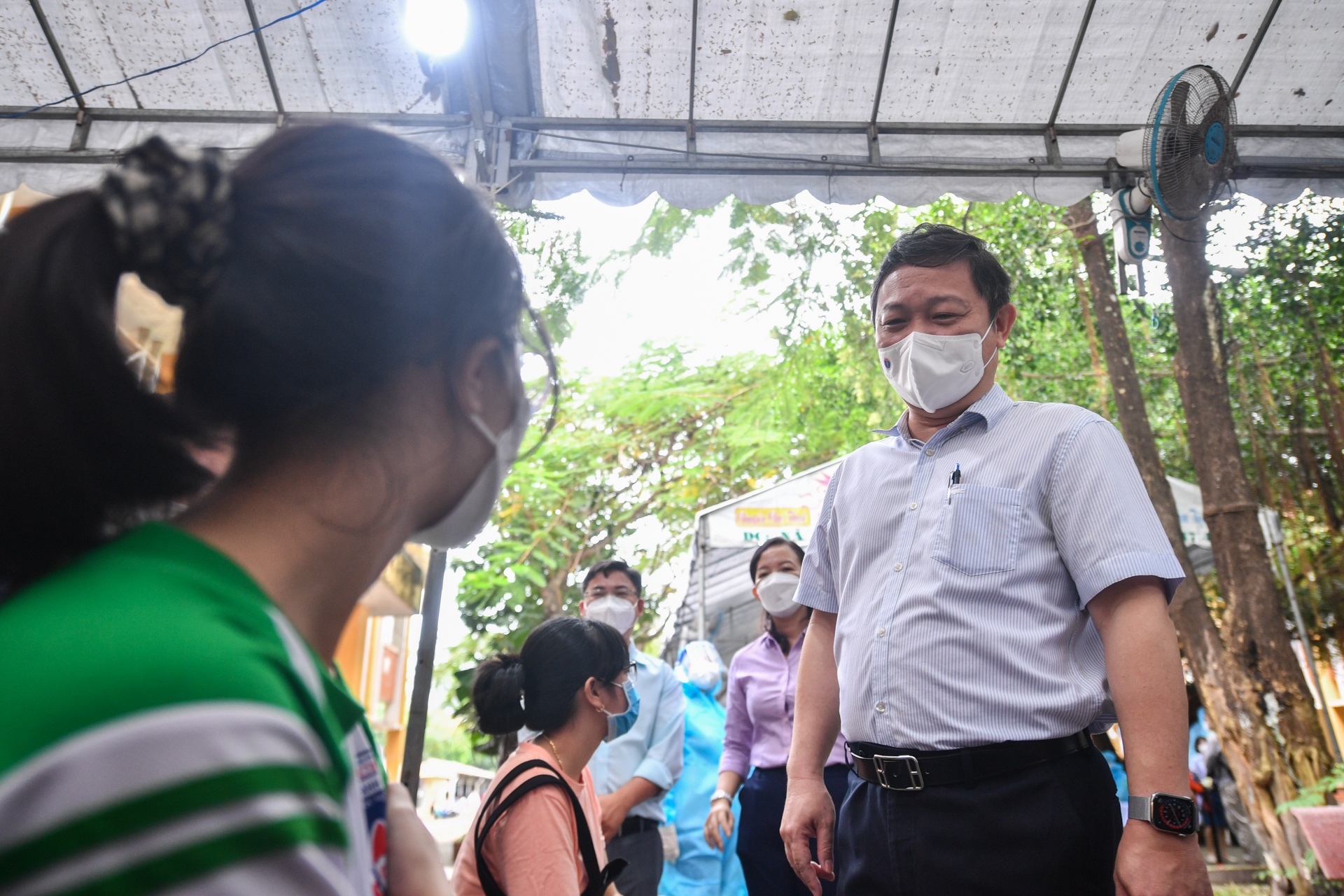 Ngày đầu tiêm vaccine Covid-19 cho học sinh tại Việt Nam - 10