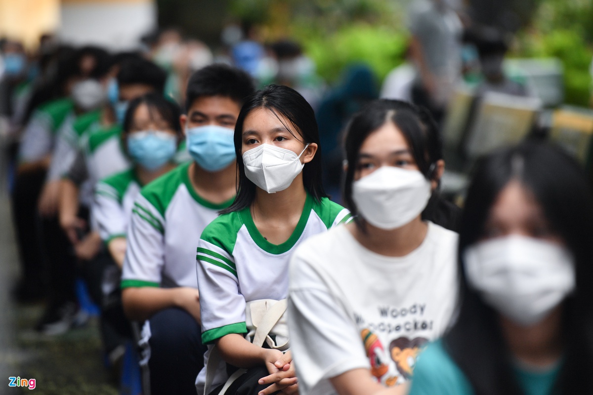 Ngày đầu tiêm vaccine Covid-19 cho học sinh tại Việt Nam - 2