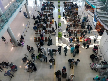 Chuyển động - Sân bay Bangkok nhộn nhịp trong ngày đầu mở cửa đón khách quốc tế
