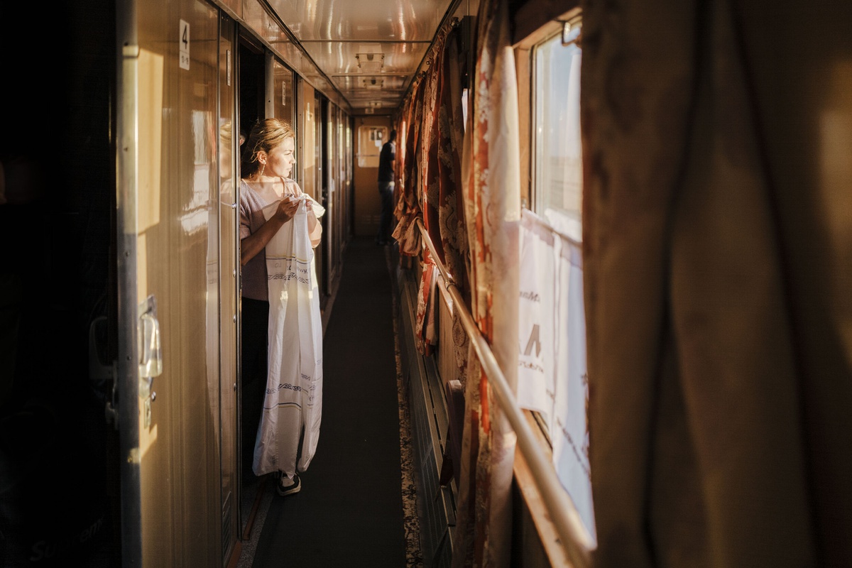 Sắc màu cuộc sống trên chuyến tàu ở Kazakhstan - 1