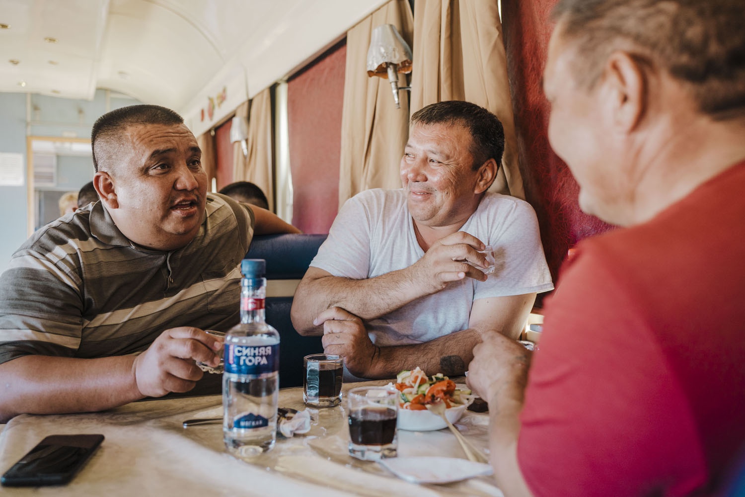 Sắc màu cuộc sống trên chuyến tàu ở Kazakhstan - 7