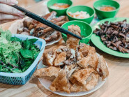 Đặc sản 'vỏ bánh rán, nhân thịt vịt', ngày bán 2 tiếng hết vèo vài trăm chiếc