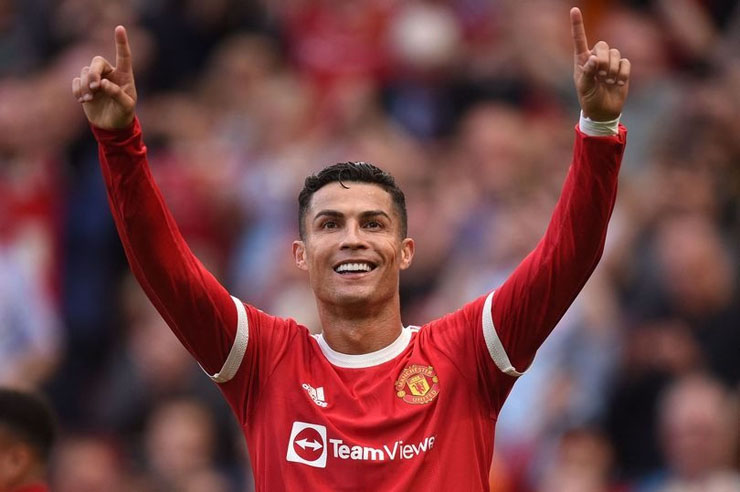 Ronaldo kiếm 1,24 tỷ USD giàu nhất MU: Messi lương cao vẫn “hít khói” - 1