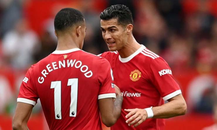 Lục đục lớn tại MU: Fernandes chống Solskjaer, Ronaldo ghét Greenwood & bức xúc vụ Van de Beek - Rashford - 2