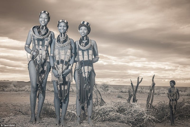 Cuộc sống "chân phương" của những bộ lạc nơi hẻo lánh nhất hành tinh - 6