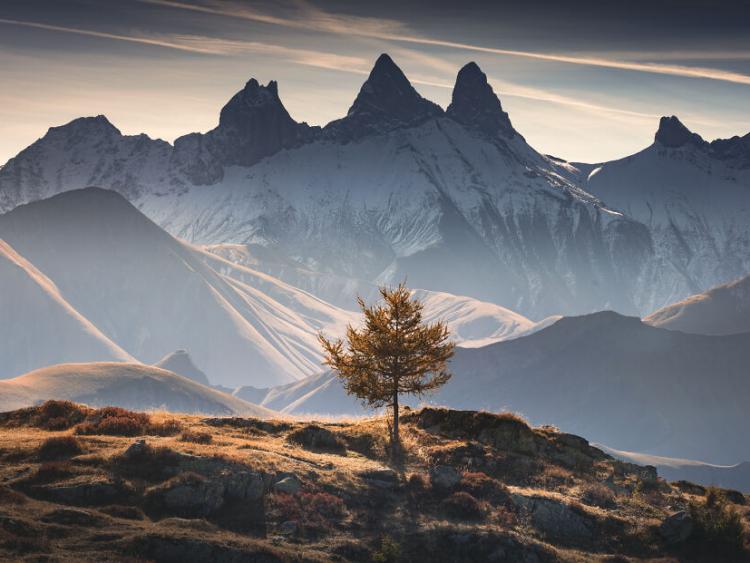 Ngắm nhìn kiệt tác thiên nhiên chuyển sắc thu tại vùng núi Alps