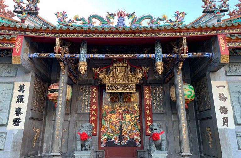 Khám phá 5 ngôi chùa cổ kính của người Hoa ở Quận 5 - 8