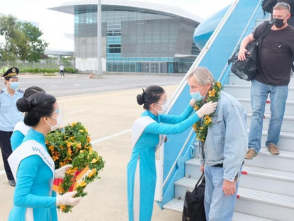 Chuyển động - Đoàn khách du lịch quốc tế đầu tiên đến Việt Nam sau 2 năm gián đoạn