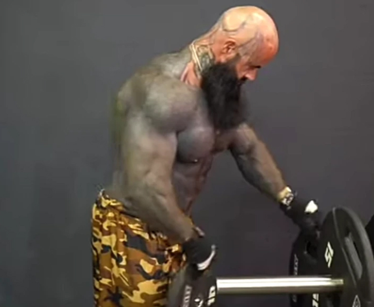 Lực sĩ cơ bắp nghe &#34;lệnh vợ&#34;, xăm đen toàn thân như &#34;Người dơi&#34; - 4