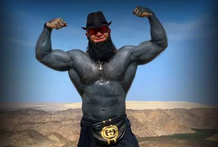 Lực sĩ cơ bắp nghe &#34;lệnh vợ&#34;, xăm đen toàn thân như &#34;Người dơi&#34; - 3