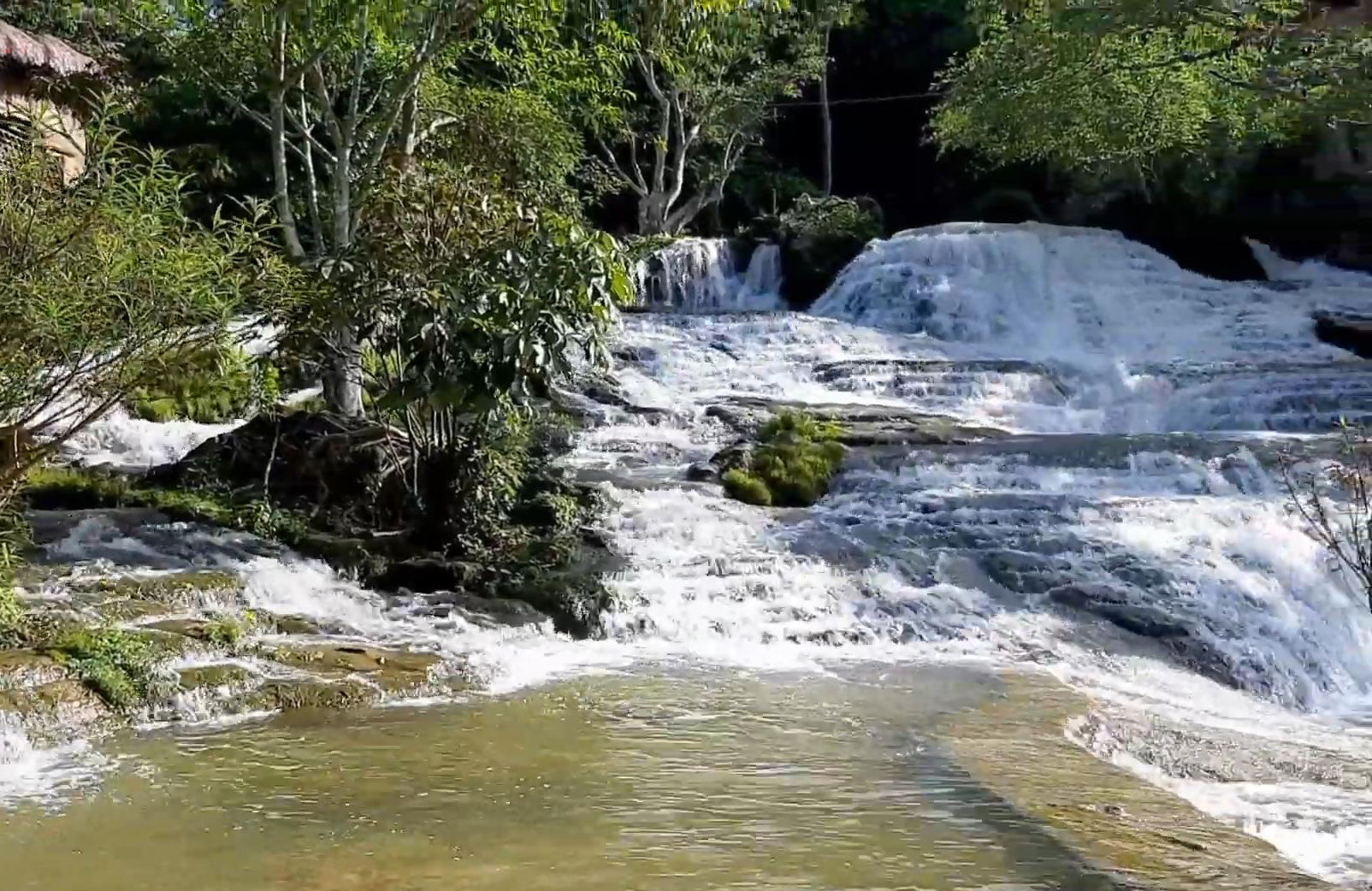 Đến thác Đăng Mò tắm dòng nước ngầm bí ẩn chảy từ nhiều nguồn trong núi - 4