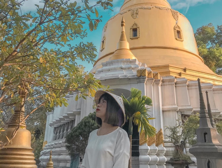 Phút thảnh thơi ở ngôi chùa “vàng” xứ Huế