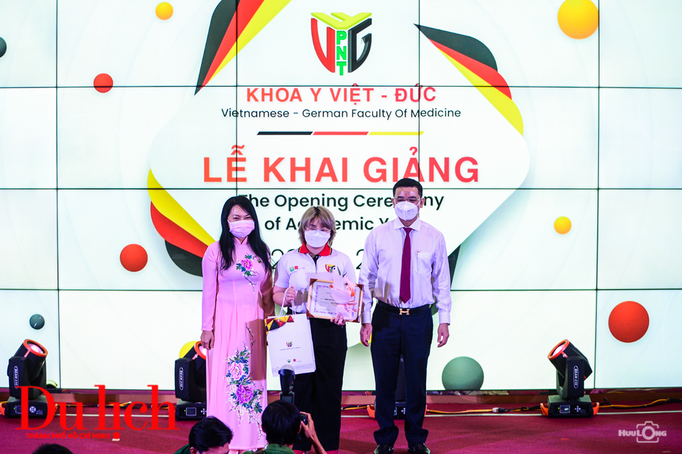 Chào mừng 34 tân sinh viên Khoa Y Việt - Đức - 6