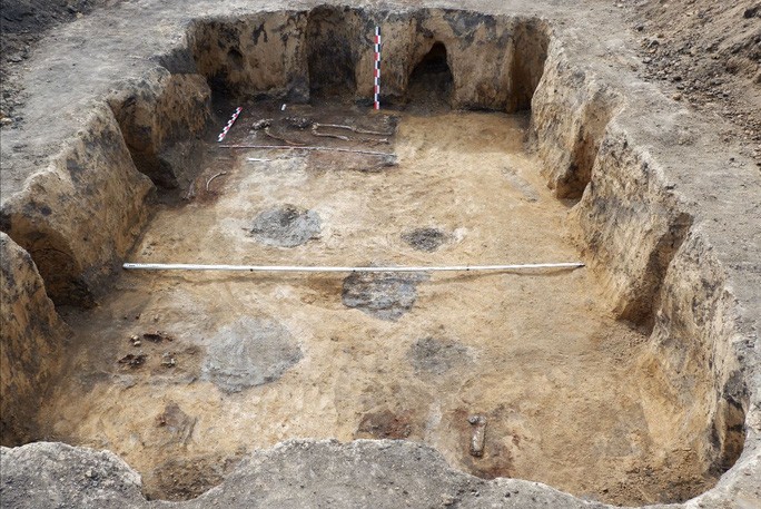 Kho châu báu kỳ lạ nhất thế giới trong mộ cổ 2.400 năm ở Nga - 1