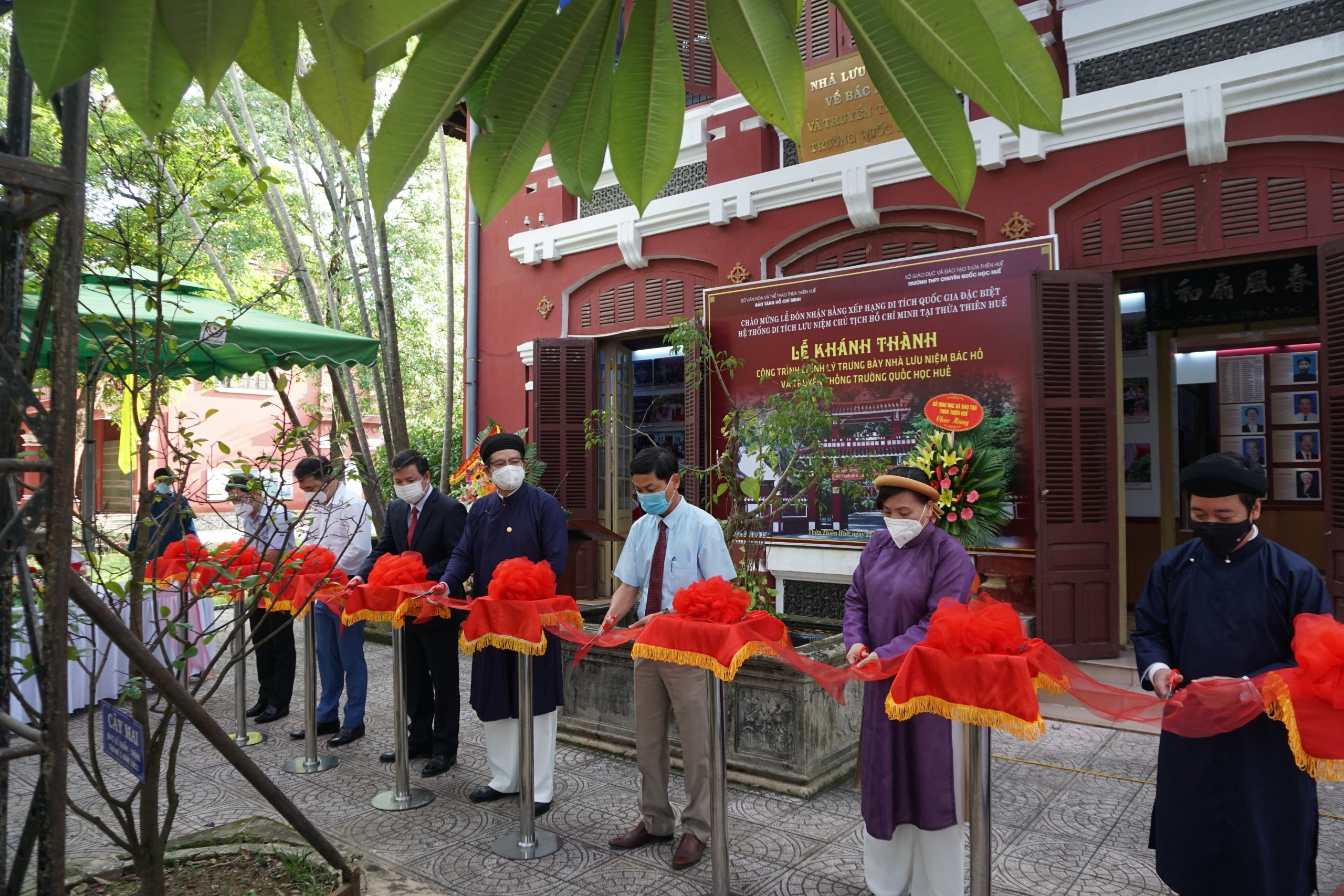 Khánh thành công trình Nhà lưu niệm Bác Hồ và truyền thống trường Quốc Học Huế - 1