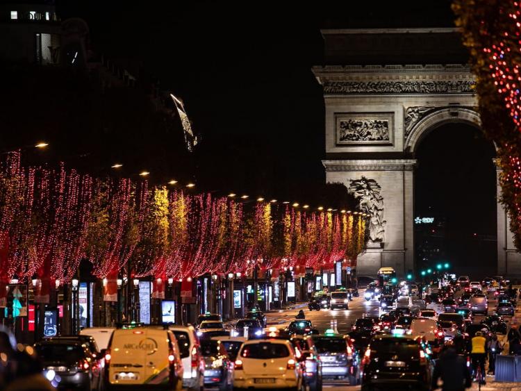Paris chính thức bắt đầu lễ hội Giáng sinh 2021