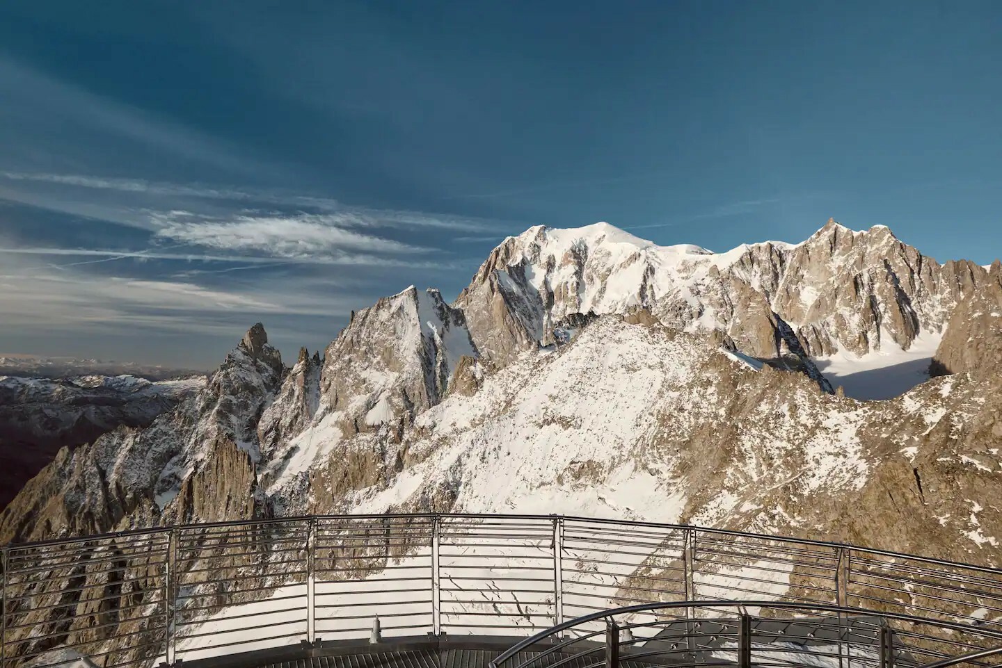 Thú vị Airbnb cao nhất ở châu Âu có khung cảnh ngoạn mục của dãy núi Alps - 2