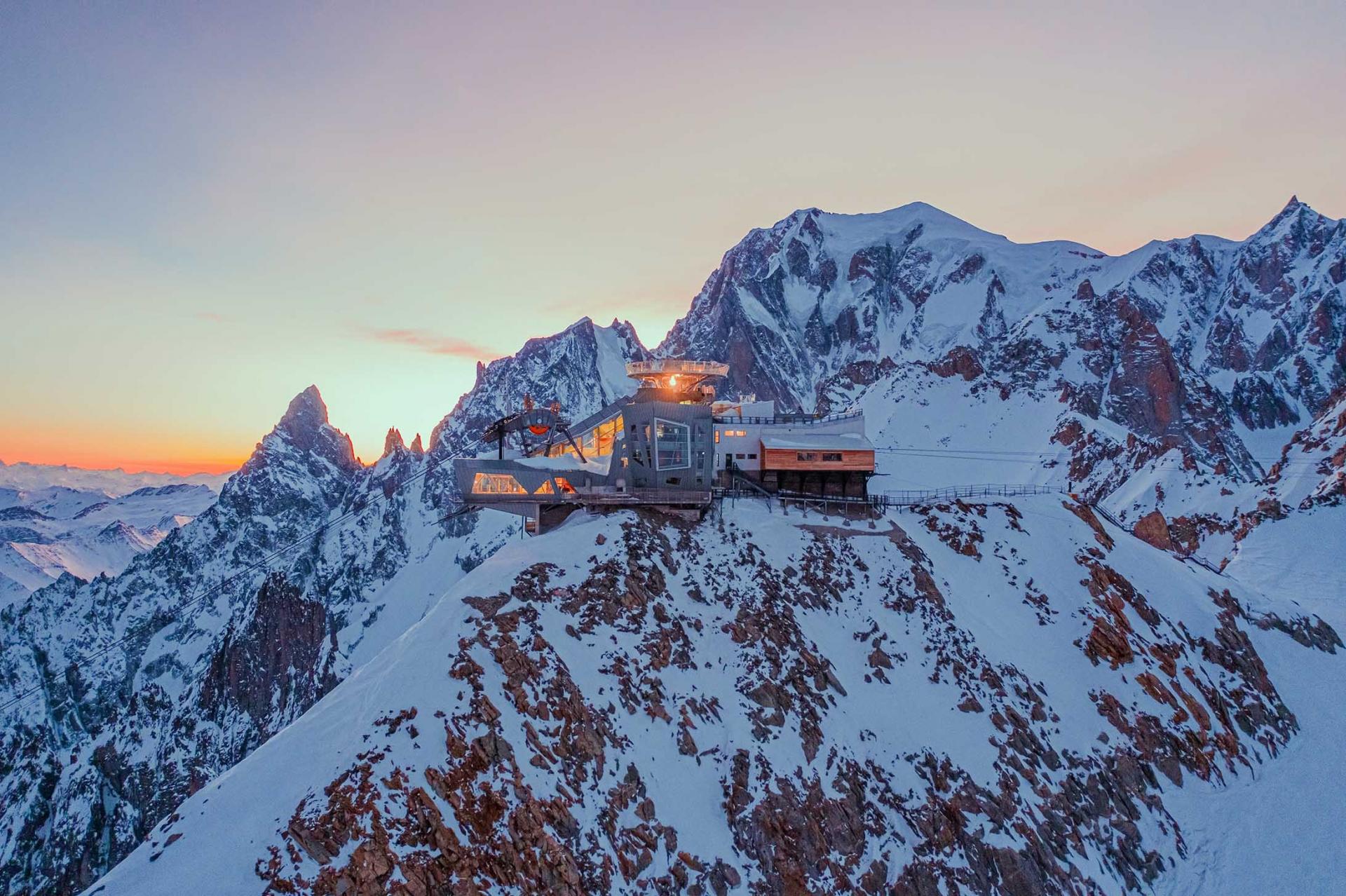 Thú vị Airbnb cao nhất ở châu Âu có khung cảnh ngoạn mục của dãy núi Alps - 4