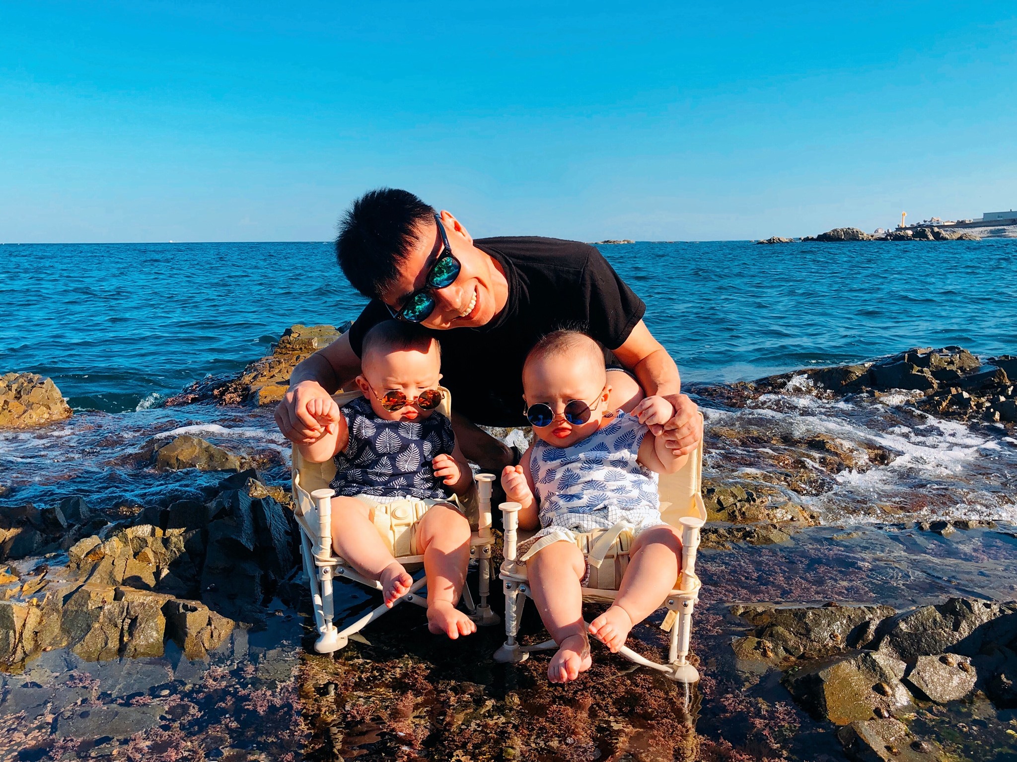Mẹ Việt xinh đẹp cùng cặp song sinh lai Hàn 'gây bão' với loạt ảnh du lịch cực chất - 12