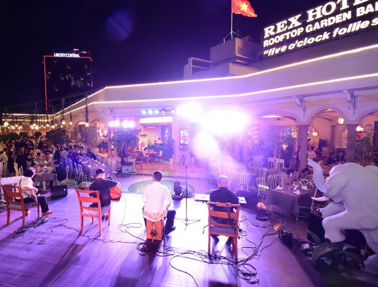 Đêm Giáng sinh diệu kỳ và Dạ tiệc đón năm mới 2022 tại Rex Hotel Saigon