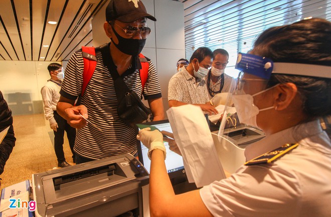 Hơn 40 du khách quốc tế đến Khánh Hòa sau dịch - 1