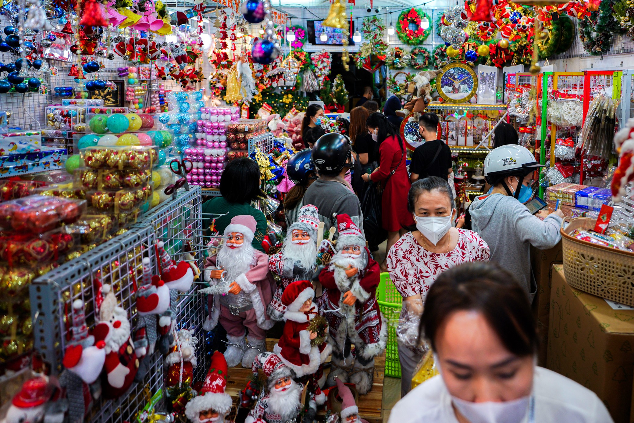 Chợ Giáng sinh lớn nhất TP.HCM hoạt động sớm - 8