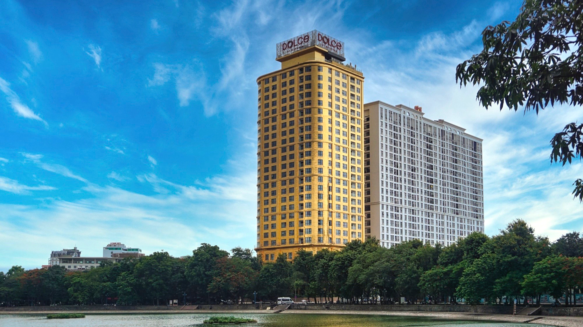 Khách sạn dát vàng độc nhất vô nhị ở Việt Nam được lên báo Nga - 1