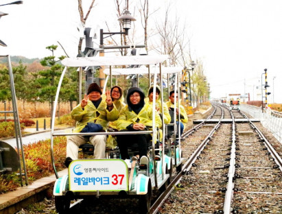 Du khảo - Độc đáo đạp xe trên đường ray xe lửa ở Hàn Quốc