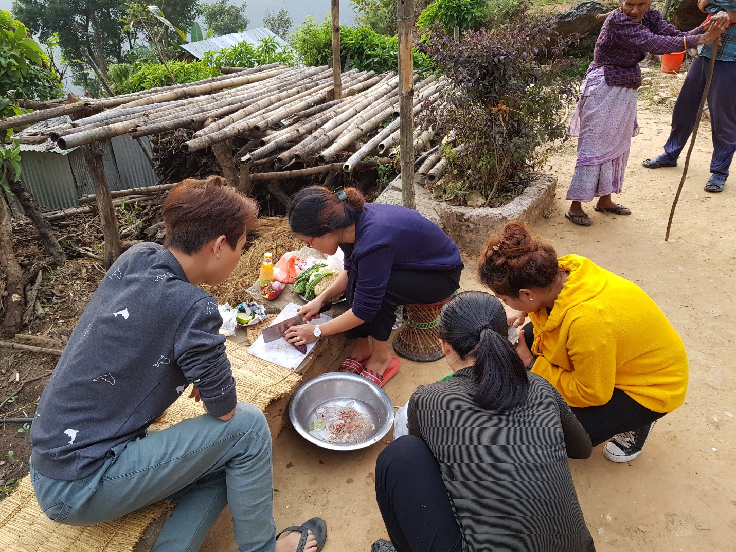 Thăm quê người bạn Nepal, khách Việt sửng sốt với những điều “không tưởng” - 10
