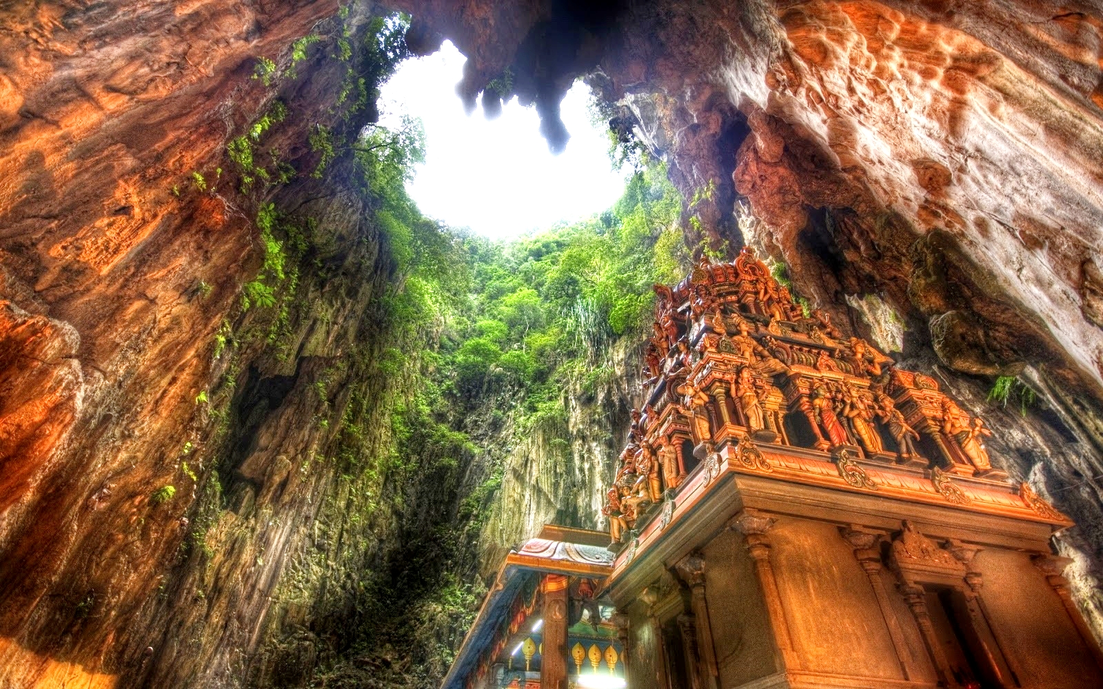 Khám phá hang động Batu, nơi thờ phụng linh thiêng nhất Malaysia - 2