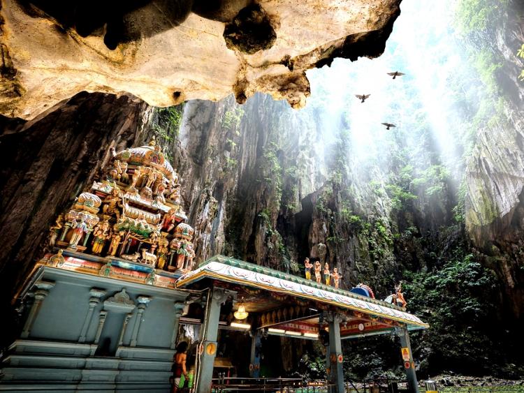 Khám phá hang động Batu, nơi thờ phụng linh thiêng nhất Malaysia
