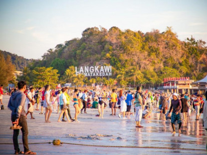 Chuyển động - Malaysia hạn chế khách nước ngoài nhập cảnh vào đảo du lịch Langkawi