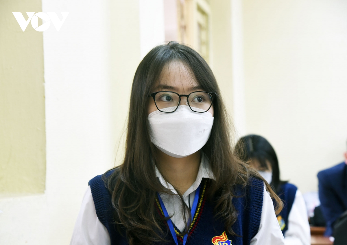 Hàng ngàn học sinh lớp 12 của Hà Nội đi học trực tiếp sau nhiều tháng nghỉ dịch - 9
