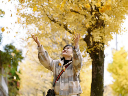 Du khảo - Đường phố trải thảm vàng, công viên rợp sắc đỏ ngày cuối thu ở Nhật Bản