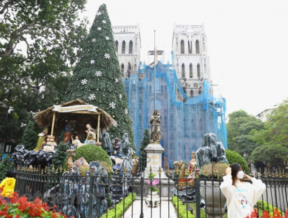 Chuyển động - Các nhà thờ ở Hà Nội ‘thay áo’ sẵn sàng chờ đón Giáng sinh