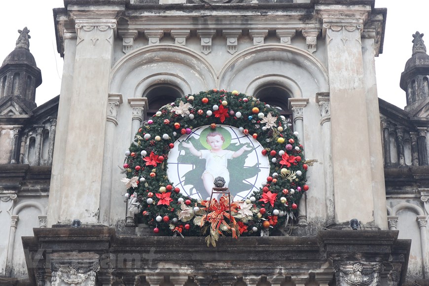 Các nhà thờ ở Hà Nội ‘thay áo’ sẵn sàng chờ đón Giáng sinh - 2